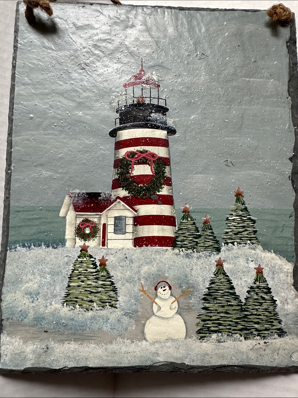 Festive Red & White Painted Slate Wall Plaque Lighthouse Snowman Holiday Coastal